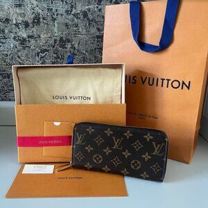 $915 LOUIS VUITTON Monogram Zippy Wallet (w/ orig receipt)